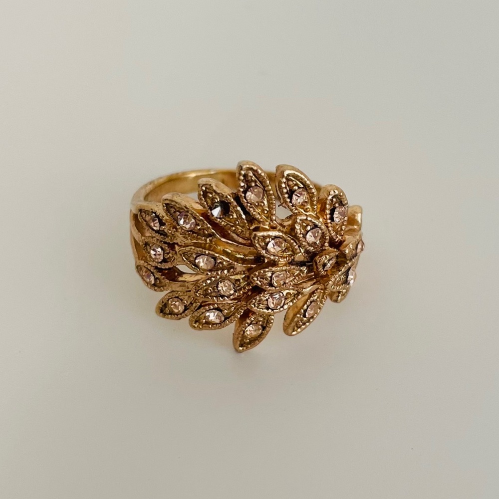 Costume jewelry ring